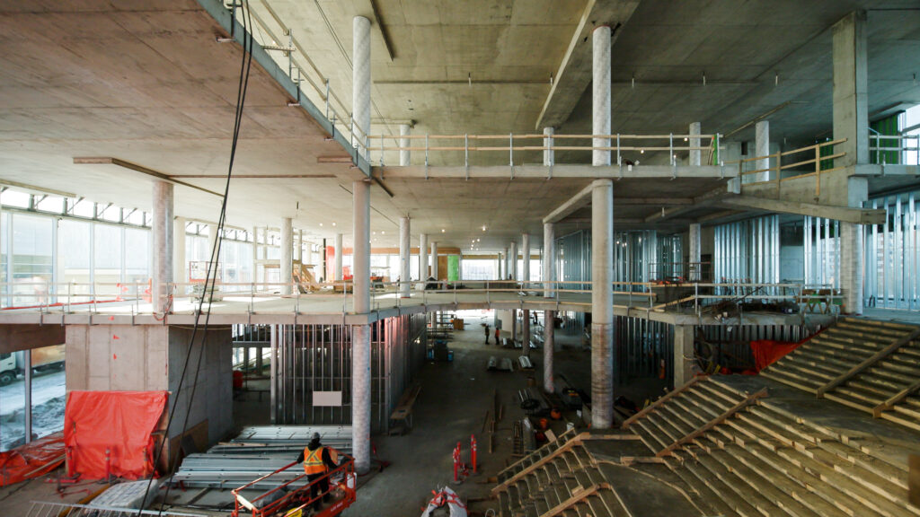 Épicentre culturel de Laval — HVAC lift on site